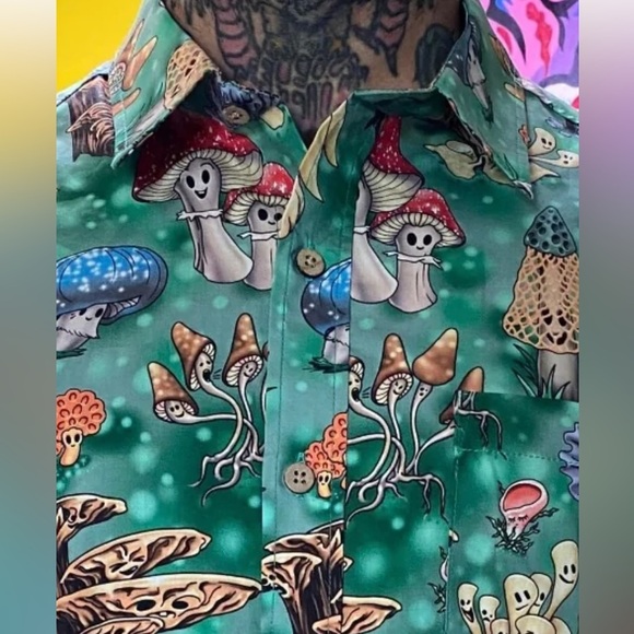 Crescent Creepers Mushroom short sleeve w front pocket green button up Size M - Picture 2 of 16